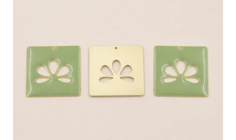 CuentCuadrado 25mm esmalte verde Oliva Flor Calada