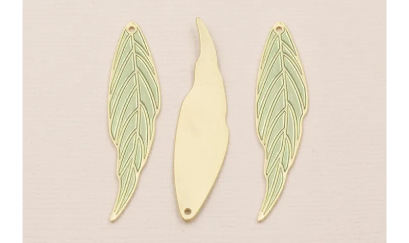 Pieza Hoja plana 42*12mm Dorado Plano y Verde / Cuentas Metálicas de Latón / Zamak