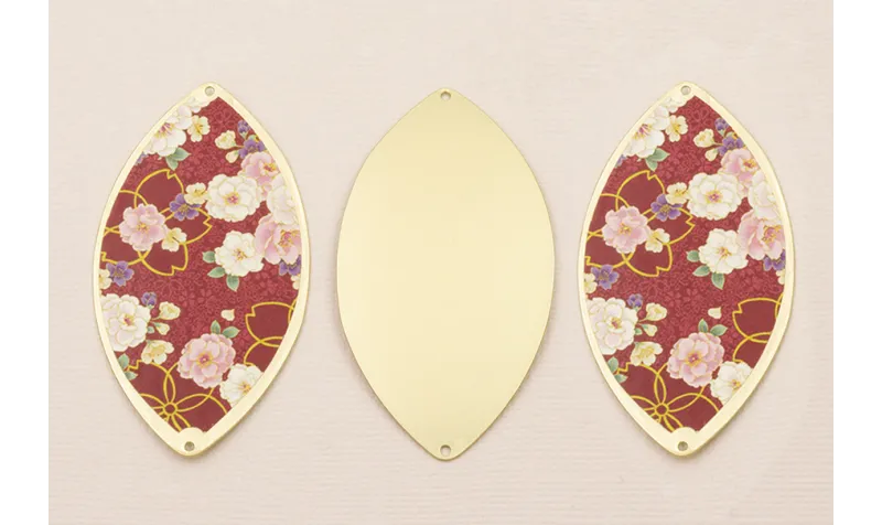 Ovalo 60*33 Oro Mate Estampado Rojo / Cuentas Metálicas de Latón / Zamak