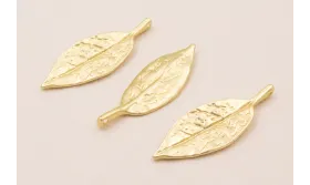 Colgante Hoja 30*10mm Dorado Mate / Cuentas Metálicas de Latón / Zamak
