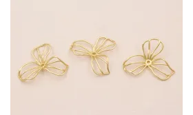 Cuenta Flor alambre 3 Pétalos 24*18mm Dorado Mate / Cuentas Metálicas de Latón / Zamak