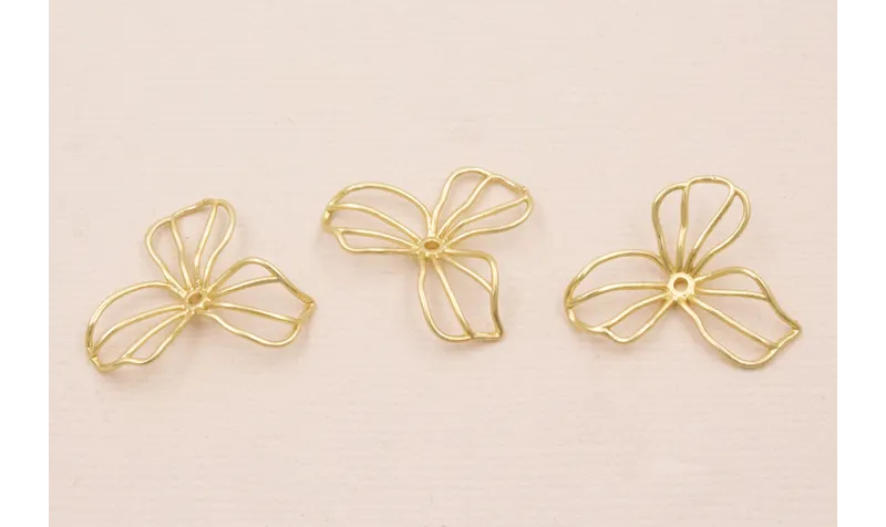 Cuenta Flor alambre 3 Pétalos 24*18mm Dorado Mate