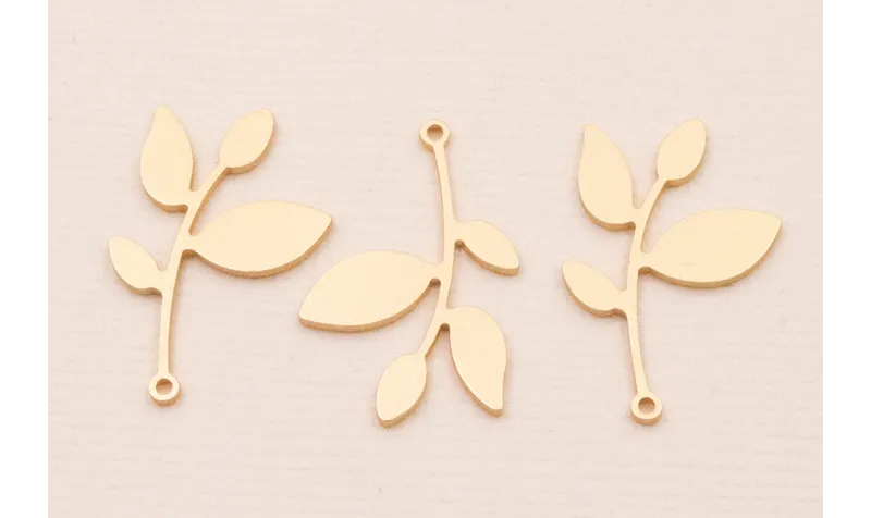 Colgante hojas 22*15mm Dorado Mate