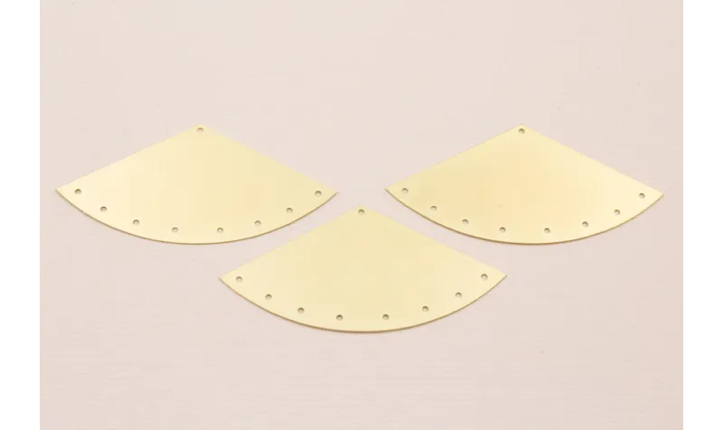 Colgante abanico 50*24mm dorado Mate / Cuentas Metálicas de Latón / Zamak