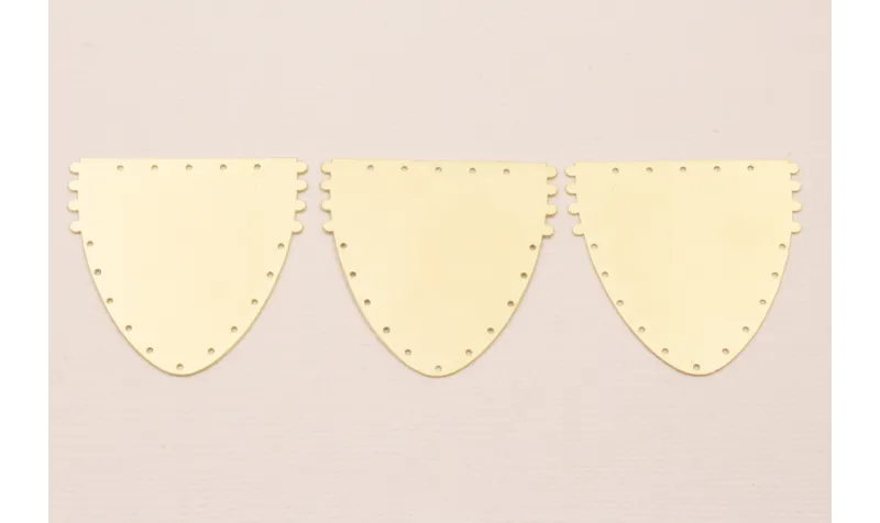 Colgante semiovalo dentado 38*37mm dorado Mate