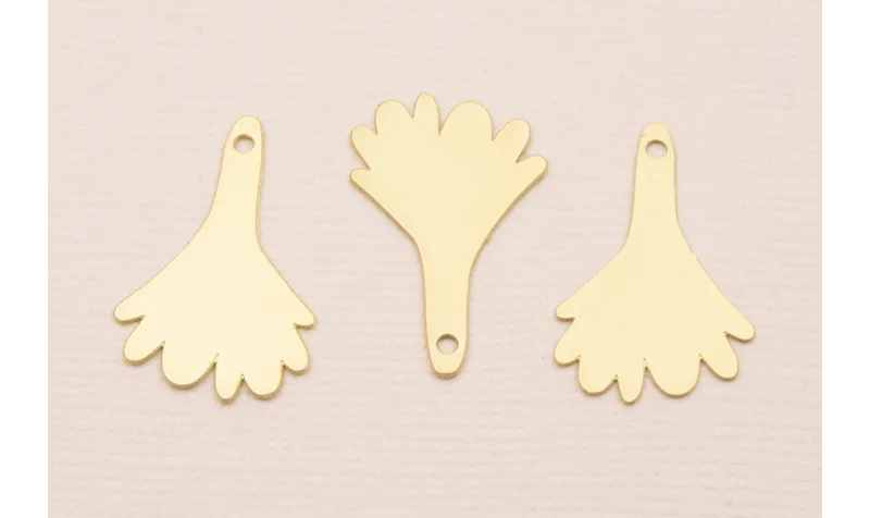 Colgante Flor plana 23*14mm Dorado Mate / Cuentas Metálicas de Latón / Zamak