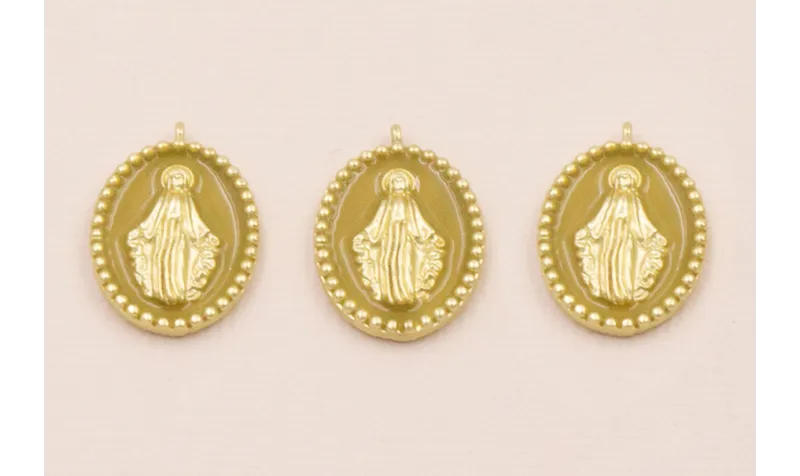 Colgante Ovalo Virgen cazoleta esmalte Pistacho / Cuentas Metálicas de Latón / Zamak