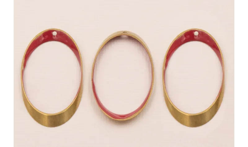 Ovalo Biselado 40*22 Esmalte Frambuesa / Cuentas Metálicas de Latón / Zamak