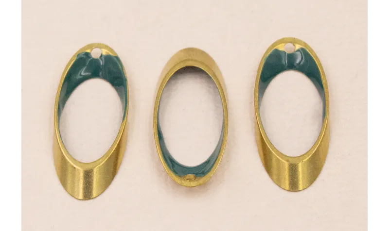 Ovalo Biselado 25*10 Esmalte Azul Petroleo / Cuentas Metálicas de Latón / Zamak