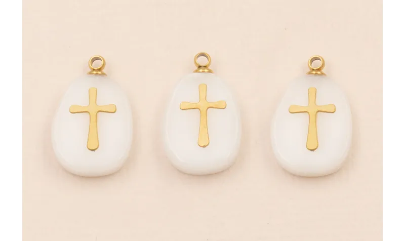 Cruz Acero Inox. Sobre pastilla de Resina 14*11 / Cuentas Metálicas de Acero Inoxidable