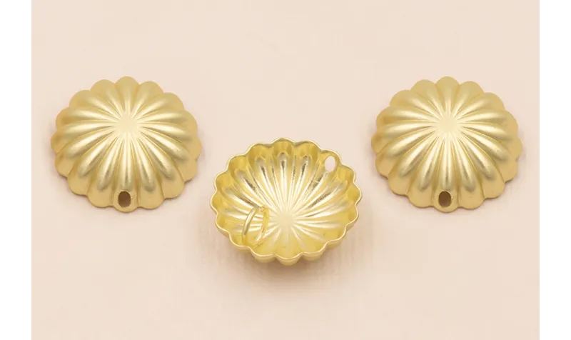 Colgante semicircular estriado 20mm Oro Mate / Cuentas Metálicas de Latón / Zamak