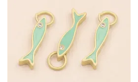 Colgante Pez esmaltado verde 15*3mm con arandela / Cuentas Metálicas de Latón / Zamak