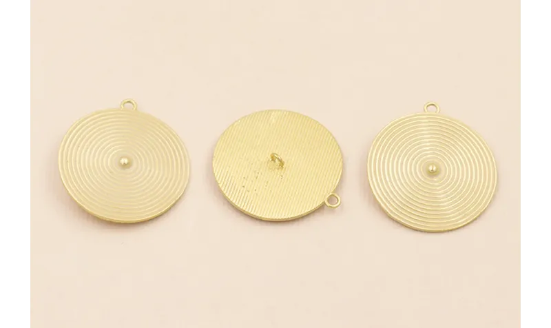 Colgante Disco rayado de 30mm O.mate Esmalte Beige