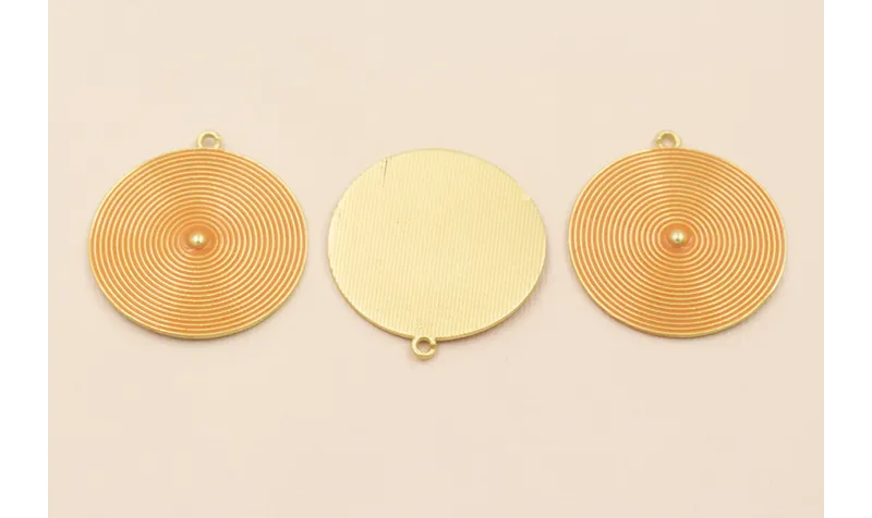 Colgante Disco rayado de 38mm O.mate Esmalte Ocre