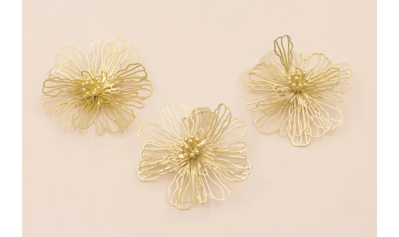 Flor 3 capas 46mm diamtro Oro Mate / Cuentas Metálicas de Latón / Zamak