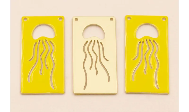 Rectangulo Calado Medusa 30*15mm Amarillo