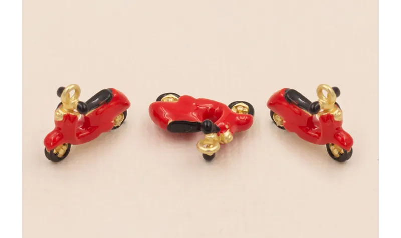 Colgante Vespa 15*10mm esmalte Rojo