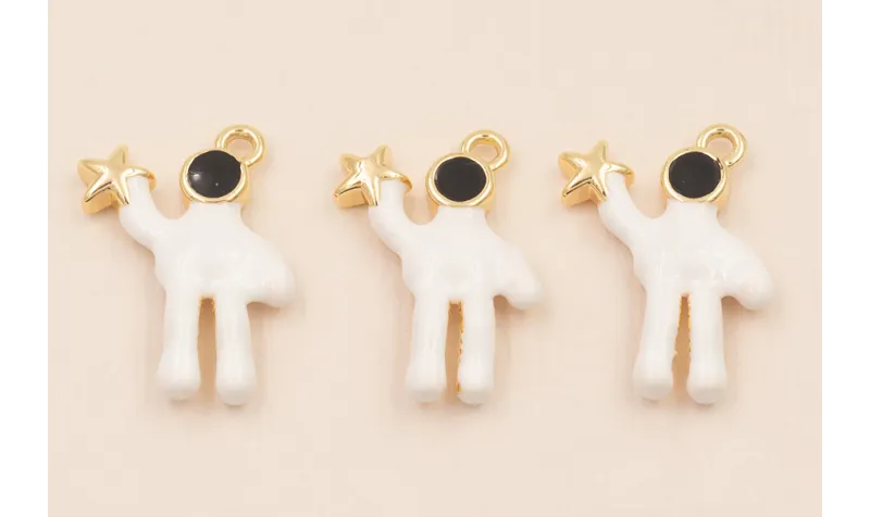 Astronauta con estrella 21*14  Blanco y Negro  / Cuentas Metálicas de Latón / Zamak