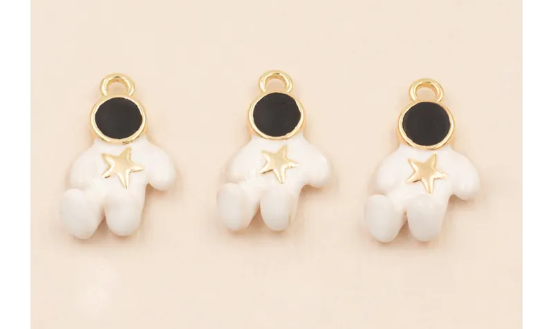 Colgante astronauta 18*12mm Blanco y Negro / Cuentas Metálicas de Latón / Zamak