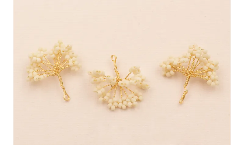 Ramillete 16 pétalos de Abalorio  20*20mm Crema / Cuentas Metálicas de Latón / Zamak