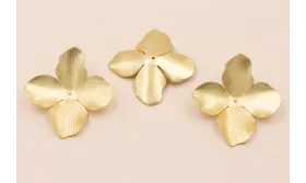 Flor 4 pétalos 40mm diámetro Oro Mate / Cuentas Metálicas de Latón / Zamak