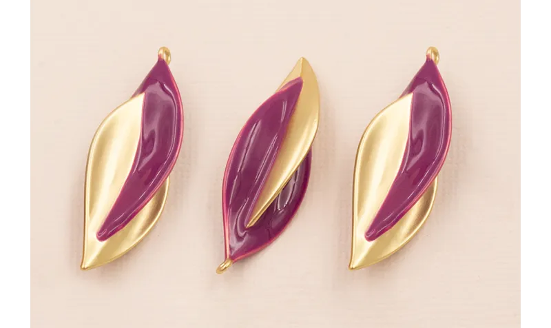 Colgante Hoja Bicolor 40*12mm Oro Mate y Morado / Cuentas Metálicas de Latón / Zamak