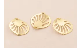 Pétalo calado y Curvado 20*20mm Oro Mate / Cuentas Metálicas de Latón / Zamak