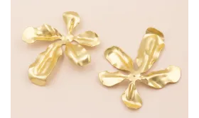 Flor deigual 5 pétalos 70*60mm Oro Mate / Cuentas Metálicas de Latón / Zamak