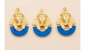 Colgante Efigie 30*22 Oro Mate y Azul Añil / Cuentas Metálicas de Latón / Zamak