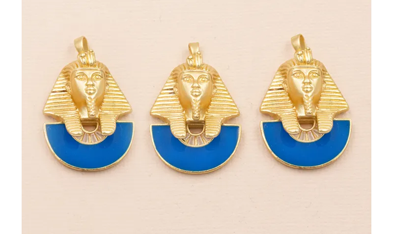 Colgante Efigie 30*22 Oro Mate y Azul Añil / Cuentas Metálicas de Latón / Zamak