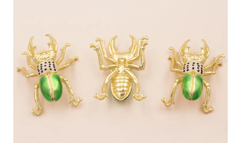 Escarabajo doble Pinza 50*40 Oro Mate Verde motas / Cuentas Metálicas de Latón / Zamak
