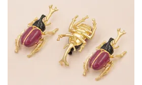 Escarabajo 60*30 Oro Mate, Negro y morado / Cuentas Metálicas de Latón / Zamak