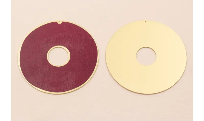 Disco 60mm  Oro Mate color Granate / Cuentas Metálicas de Latón / Zamak