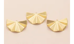 Colgante abanico Aristas 39*25mm Oro Mate / Cuentas Metálicas de Latón / Zamak