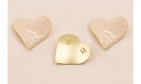 Colgante Corazón 30*30 Beige y Motas Lilas / Cuentas Metálicas de Latón / Zamak