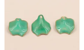 Pétalo Irregular Esnaltado Turquesa 22*20 mm / Cuentas Metálicas de Latón / Zamak
