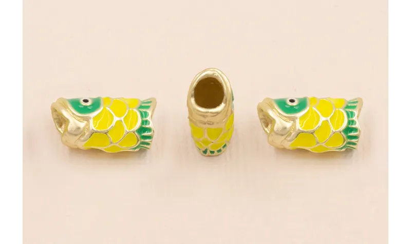 Entrepieza Pez 15*8 Amarillo y verde Agujero 4mm / Cuentas Metálicas de Latón / Zamak
