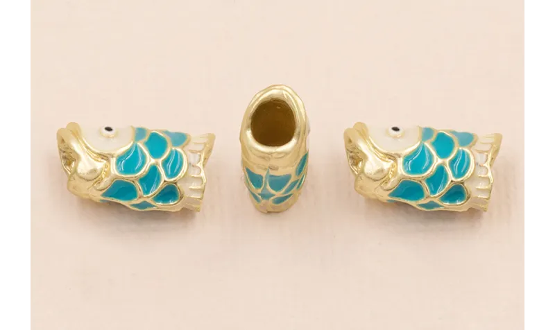 Entrepieza Pez 15*8 Turquesa y Beige Agujero 4mm / Cuentas Metálicas de Latón / Zamak