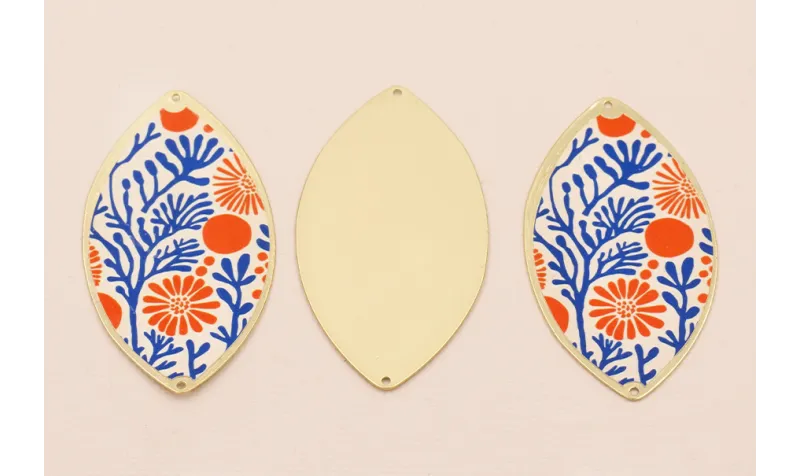 Ovalo 60*33  Oro Mate Corales Rojos y Azules / Cuentas Metálicas de Latón / Zamak