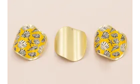 Disco ondulado de 40 Oro Mate conchas en Amarillo / Cuentas Metálicas de Latón / Zamak