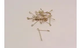 Alfiler A.Inoxidable en triángulo 25*25mm Dorado / Alfileres de Acero Inoxidable