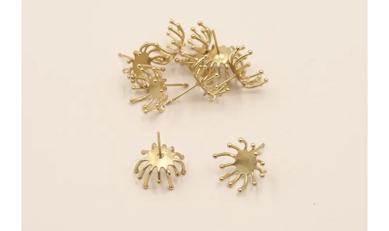 Pendiente pétalos 15mm Oro Mate / Base Pendientes 