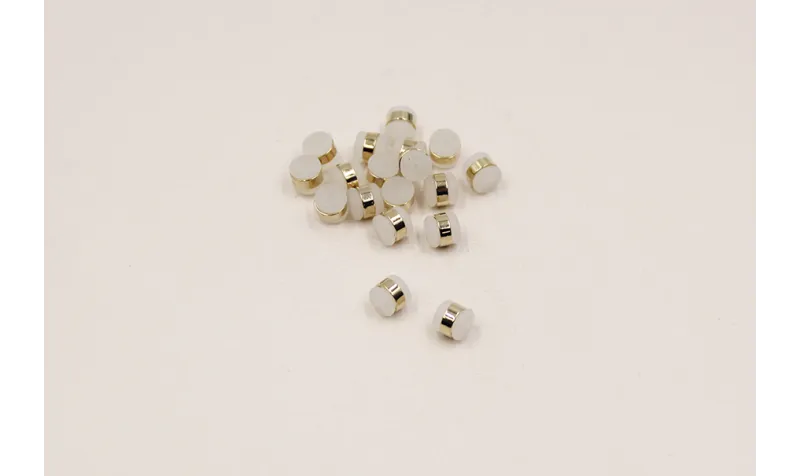 Tapón silicona cilindro con Aro Dorado / Tuercas de Latón / Zamak