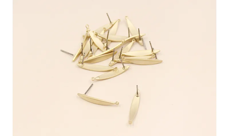 Perno lámina ovalada curvada 24*4mm / Base Pendientes 