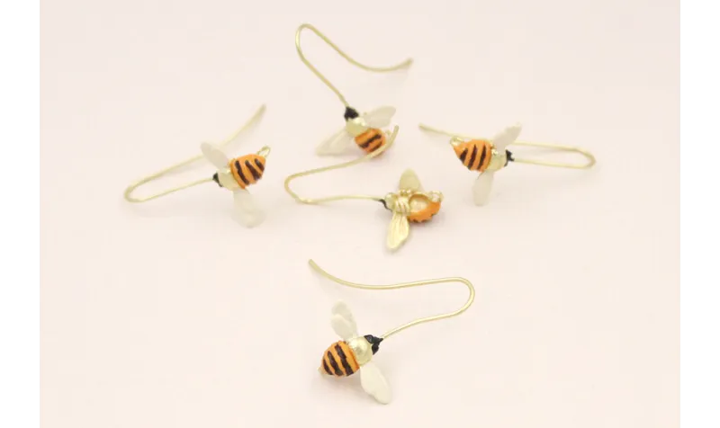 Pendiente Abeja Oro Mate pintada 16*10mm / Base Pendientes 