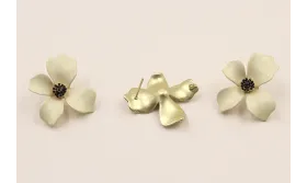 Perno Flor 30mm diametro Oro Mate Crema y negro / Base Pendientes 