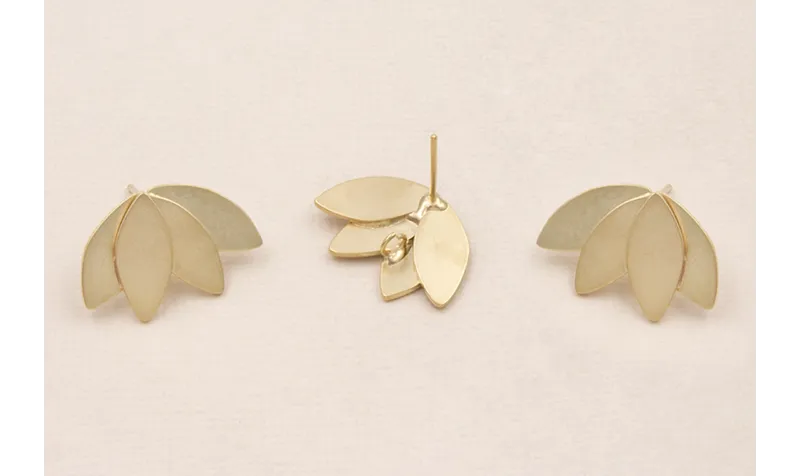 Pendiente Flor de Lotto 20*15mm Dorado Mate Pendiente Flor de Lotto 20*15mm Dorado Mate