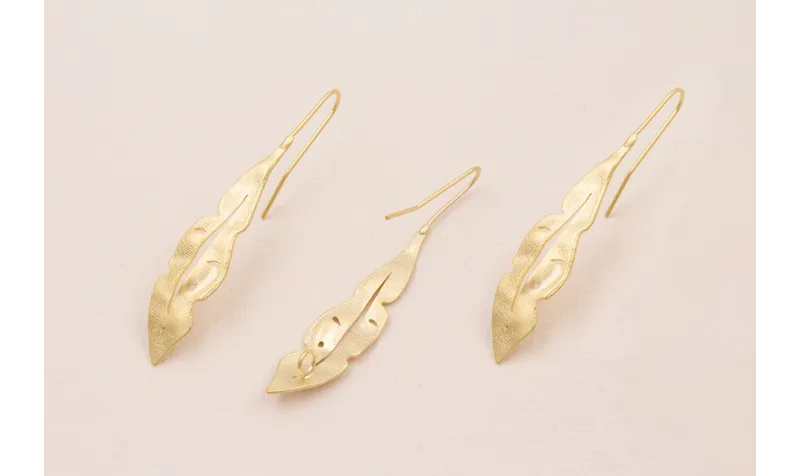 Hoja alargada calada 40*8mm con anilla Oro Mate / Base Pendientes 