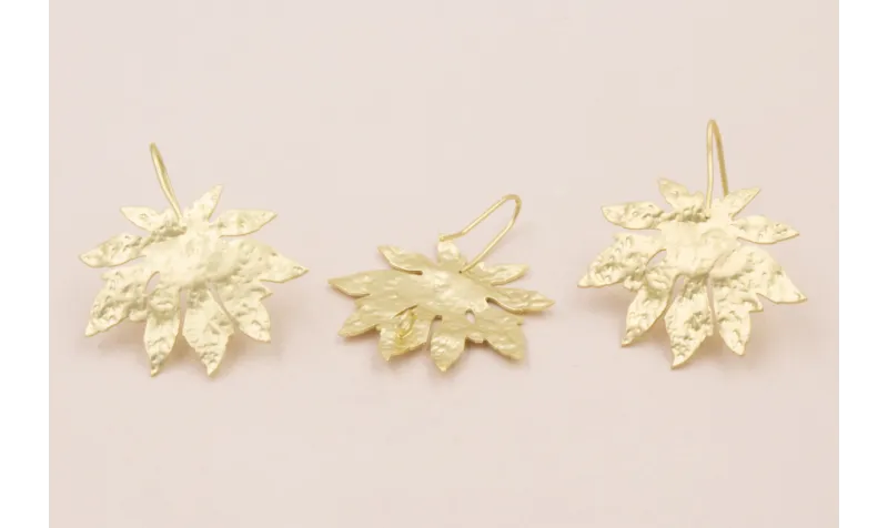 Pendiente Hoja 9 puntas 30*25 Oro Mate