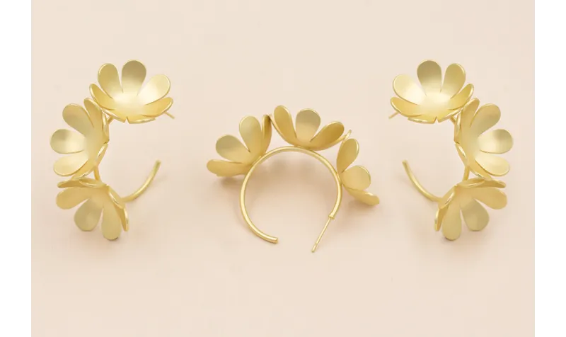 Pendiente Aro de 3 Flores de 23mm cada una O.Mate